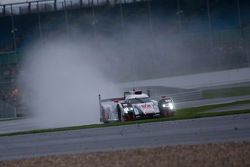 #7 Audi Sport Team Joest Audi R18 e-tron quattro: Marcel Fassler, Andre Lotterer, Benoit TreÌluyer