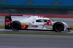 #7 Audi Sport Team Joest Audi R18 e-tron quattro: Marcel Fassler, Andre Lotterer, Benoit TreÌluyer