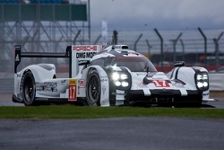 #17 Porsche Team Porsche 919 Hybrid: Тимо Бернхард, Марк Уэббер, Брендон Хартли