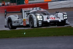 #17 Porsche Team Porsche 919 Hybrid : Timo Bernhard, Mark Webber, Brendon Hartley