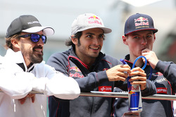 Fernando Alonso, McLaren Honda, Carlos Sainz, Scuderia Toro Rosso and Max Verstappen, Scuderia Toro Rosso