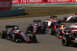 Фернандо Алонсо, McLaren MP4-30 на старте гонки