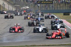 Sebastian Vettel, Ferrari SF15-T at the start of the race