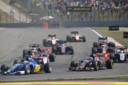 Max Verstappen, Scuderia Toro Rosso STR10 and Marcus Ericsson, Sauber C34 at the start of the race