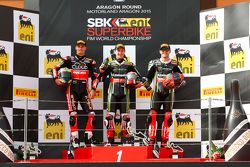 Podium : le deuxième, Chaz Davies, Ducati Team, le vainqueur, Jonathan Rea, Kawasaki, le troisième, Tom Sykes, Kawasaki