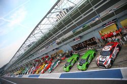 Group photo of cars on pitlane