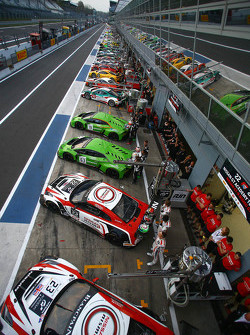 Group photo of cars on pitlane