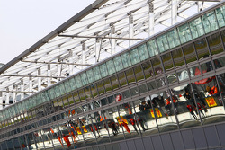 Group photo of cars on pitlane