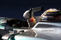 Vencedor Lewis Hamilton Mercedes AMG F1 W06 celebra no parc ferme