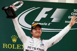 Nico Rosberg Mercedes AMG F1, celebra su segundo lugar en el podium