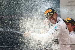 1ое место - Льюис Хэмилтон Mercedes AMG F1