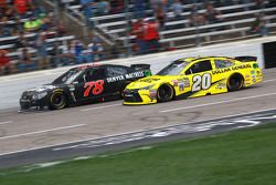 Matt Kenseth, Joe Gibbs Racing Toyota and Martin Truex Jr., Furniture Row Racing Chevrolet