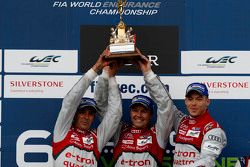 Para juara balapan: Benoit Tréluyer, Marcel Fassler, Andre Lotterer