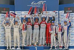 Podium LMP1 : les deuxièmes Romain Dumas, Neel Jani, Marc Lieb, les vainqueurs Benoit Tréluyer, Marcel Fassler, Andre Lotterer et les troisièmes Sébastien Buemi, Anthony Davidson, Kazuki Nakajima