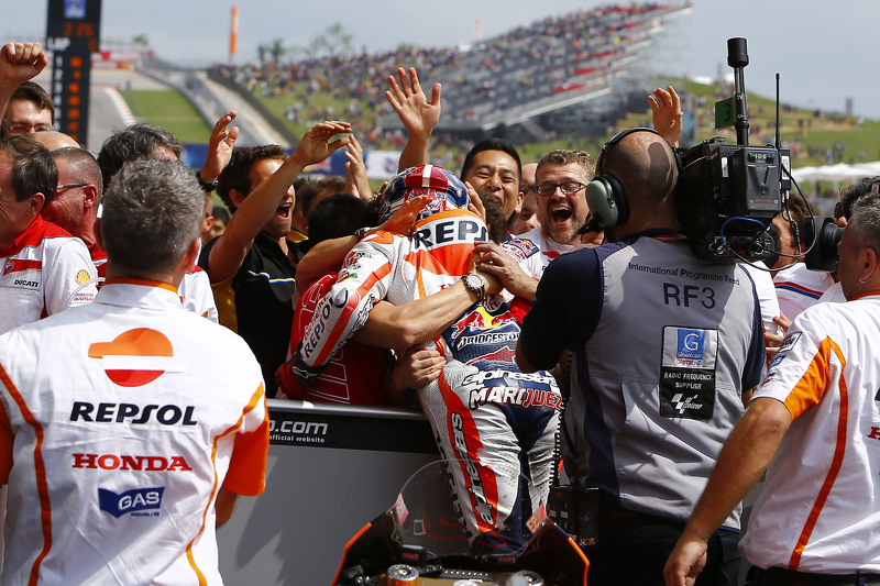 <img src="http://cdn-1.motorsport.com/static/custom/car-thumbs/MOTOGP_2017/RIDERS_NUMBERS/Marquez.png" width="50" /> #20 MotoGP Amerika 2015