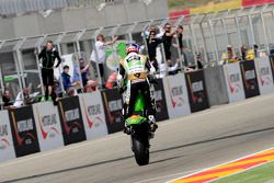 Le vainqueur Kenan Sofuoglu, Puccetti Racing Kawasaki passe sous le drapeau à damiers