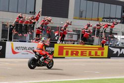 Le vainqueur Chaz Davies, Ducati Team, s'impose