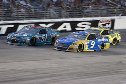 Justin Allgaier, HScott Motorsports Chevrolet and Sam Hornish Jr., Richard Petty Motorsports Ford