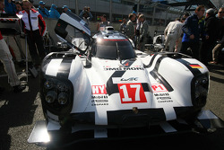 #17 Porsche Team 919 Hybrid: Timo Bernhard, Mark Webber, Brendon Hartley