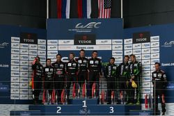 Podium LMP2 : les vainqueurs Roman Rusinov, Julien Canal, Sam Bird, les deuxièmes Gustavo Yacaman, Pipo Derani, Ricardo Gonzalez, les troisièmes Scott Sharp, Ryan Dalziel, David Heinemeier Hansson