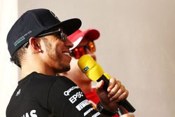Lewis Hamilton, Mercedes AMG F1 with Sebastian Vettel, Ferrari