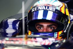 Карлос Сайнс мл. Scuderia Toro Rosso STR10