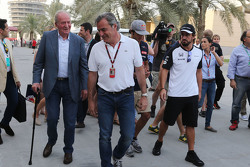 El Rey Juan Carlos de España con Carlos Sainz y Fernando Alonso, McLaren