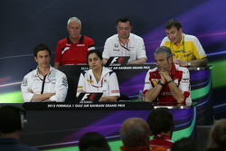 La Conferencia de Prensa FIA: John Booth, Manor F1 Team Team Principal; Eric Boullier, McLaren Racin