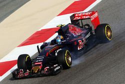 Карлос Сайнс мл., Scuderia Toro Rosso STR10 блокирует колеса во время торможения