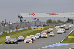 Colin Turkington, Team BMR leads the start