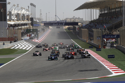 Julian Leal, Carlin leads Mitch Evans, RUSSIAN TIME at the start