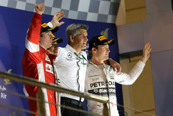 Lewis Hamilton, Mercedes AMG F1 Team et Kimi Raikkonen, Scuderia Ferrari
