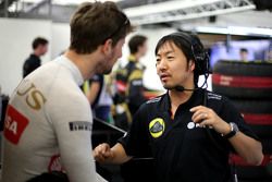 Romain Grosjean, Lotus F1 Team and Ayao Komatsu, Lotus F1 Team  