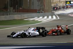 Valtteri Bottas, Williams F1 Team y Sebastian Vettel, Scuderia Ferrari 