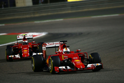 Sebastian Vettel, Ferrari SF15-T y Kimi Raikkonen, Ferrari SF15-T