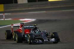 Nico Rosberg, Mercedes AMG F1 W06 leads Sebastian Vettel, Ferrari SF15-T