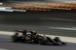 Pastor Maldonado, Lotus F1 E23 sacando chispas 