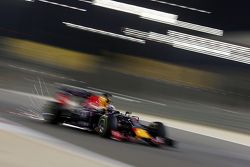 Daniel Ricciardo, Red Bull Racing RB11 sends sparks flying