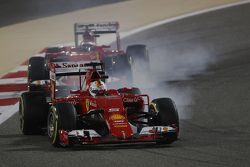 Sebastian Vettel, Ferrari SF15-T devant son équipier Kimi Raikkonen, Ferrari SF15-T