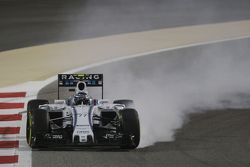 Valtteri Bottas, Williams FW37 locks up under braking