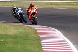 Marc Marquez, Repsol Honda Team, y Valentino Rossi, Yamaha Factory Racing