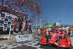 Podium: Race winner Scott Dixon, Chip Ganassi Racing Chevrolet, second place Helio Castroneves, Team Penske Chevrolet and third placed Juan Pablo Montoya, Team Penske Chevrolet