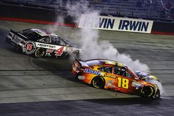 Kevin Harvick, Stewart-Haas Racing Chevrolet and David Ragan, Joe Gibbs Racing Toyota crash