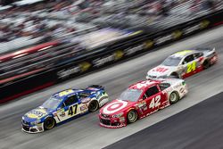 A.J. Allmendinger, JTG Daugherty Racing Chevrolet, Kyle Larson, Ganassi Racing Chevrolet