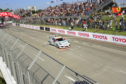 #81 DragonSpeed Porsche 911 GT3 Cup: Victor Gomez