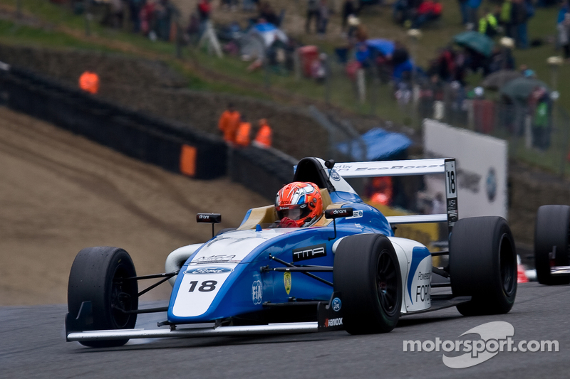 Em 2015, passou a competir na Europa, na F4 Inglesa. Venceu duas provas e terminou o campeonato em quinto.