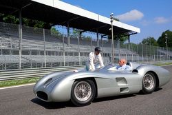 Lewis Hamilton, Mercedes F1, und Sir Stirling Moss in Monza