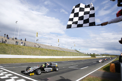 Vainqueur de la course 3 : Mick Schumacher, Van Amersfoort Racing