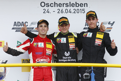 Podium de la course 3 : le deuxième Joey Mawson, le vainqueur Mick Schumacher, Van Amersfoort Racing et le troisième Thomas Preining ADAC Berlin-Brandenberg e.V.