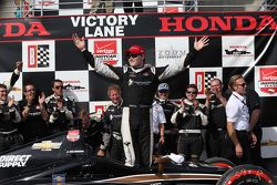 Pemenang balapan: Josef Newgarden: CFH Racing